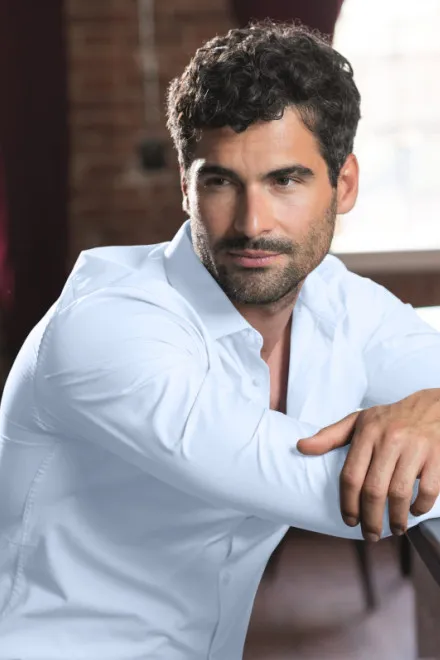 Herrenhemd mit langen Ärmeln Slim Fit, hellblau