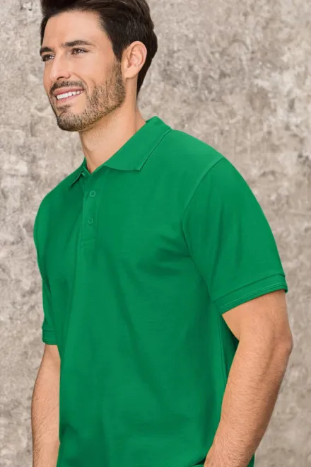 Polo holgado de hombre, pasto verde